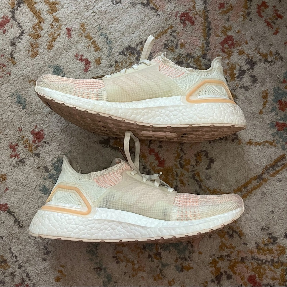 Women’s Adidas Ultraboost! Orange Cream🍊✨